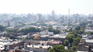 El humo sobre la ciudad, desde barrio Abasto hacia el este.