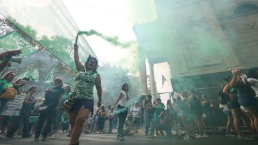 Vengalas de humo verde en las calles rosarinas.