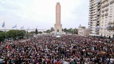 Una marea de mujeres en el Monumento.