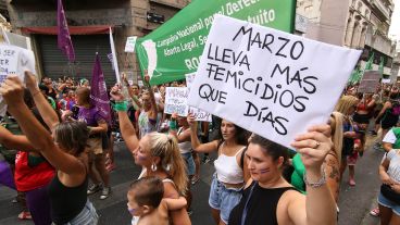 Las mujeres hicieron oír su lucha este lunes en el centro rosarino.