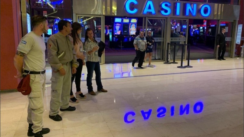 Las intervenciones se realizaron en bares y restaurantes y en el casino de Rosario.