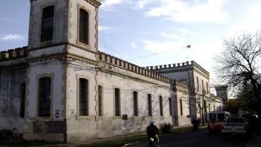 Sin visitas y sin salidas transitorias para los presos santafesinos.