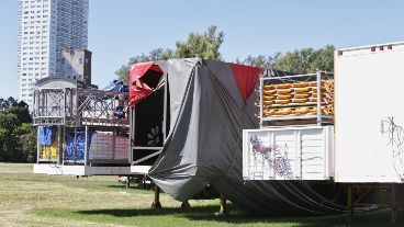 Parte del Circo del Ánima, varado en Rosario.