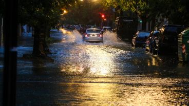 Videos del meteoro que azotó la ciudad coparon Twitter.