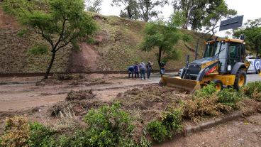 El barro quedó sobre la calzada de Pellegrini.