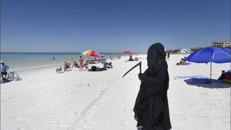 Afirma que es demasiado temprano y poco oportuno regresar a las playas públicas.