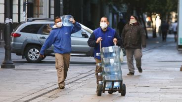 El centro de la ciudad este jueves por la mañana con mucho movimiento en las calles.