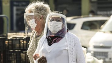 Todos los chilenos que salgan a la calle deben hacerlo con permiso.