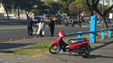 El arribo del helicóptero con el herido a Pellegrini e Iriondo, frente al Heca.