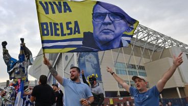 Se desatan los festejos por el logro del Leeds del Loco Bielsa.