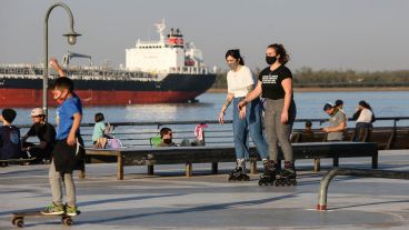 Los distintos parques de la ciudad se llenaron este lunes feriado.