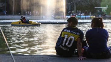 Los distintos parques de la ciudad se llenaron este lunes feriado.