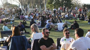 Los distintos parques de la ciudad se llenaron este lunes feriado.