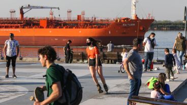 Los distintos parques de la ciudad se llenaron este lunes feriado.