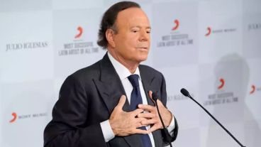 Julio Iglesias apareció en Dominicana con signos de deterioro en su salud