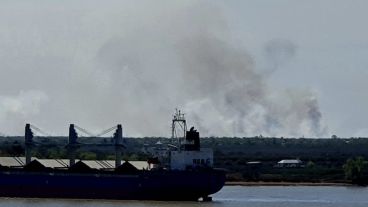 Los focos de incendio se reactivaron tras la lluvia.