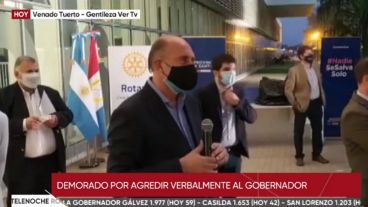 El momento en que el joven le grita al gobernador.