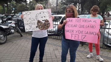 Unos 20 vehículos marcharon por la zona de Tribunales en el marco del caso Guenchul