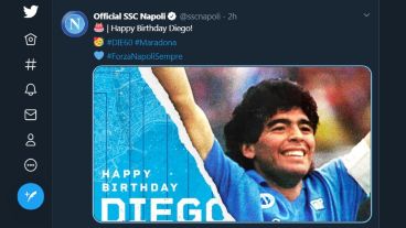 "Feliz cumpleaños, Diego" en inglés y un original "DIE60 Maradona".