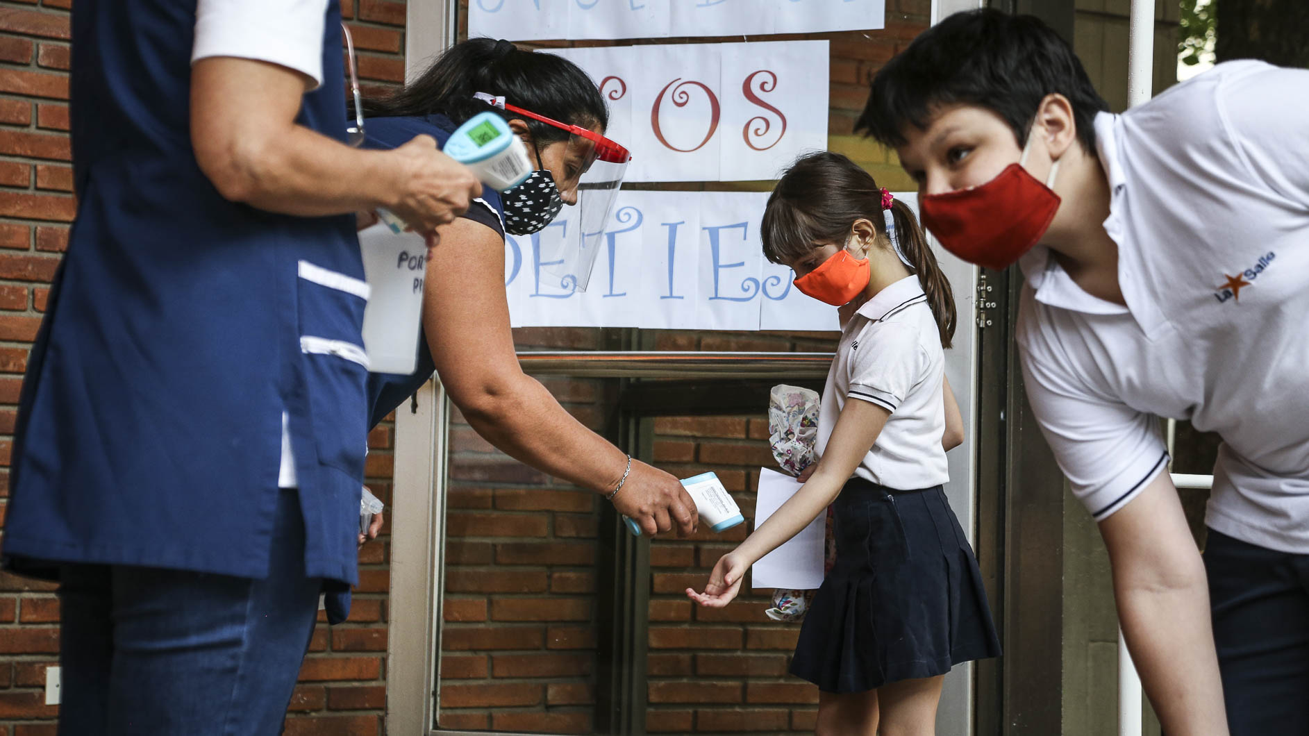 Coronavirus en Rosario: niños y niñas vuelven a las aulas y a las salitas,  pero sobre todo a los patios | Rosario3