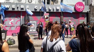 Los trabajadores realizarán una asamblea para definir si continúan o no con el acampe.