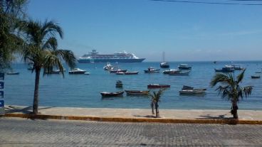 Comerciantes y trabajadores del turismo criticaron la medida por el impacto económico y social que tendrá sobre la región.