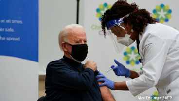 El presidente norteamericano ya fue inmunizado al aplicarse la vacuna contra el coronavirus.