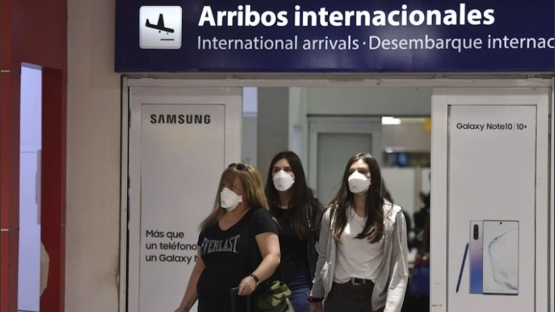 Los arribos en Ezeiza tendrán un seguimiento.