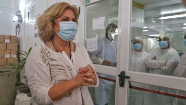 La ministra subrayó que en Rosario ya fue vacunada la mitad del personal de salud.