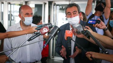 Javkin y Caruana en conferencia de prensa tras recibir las primeras dosis de la Vacuna.