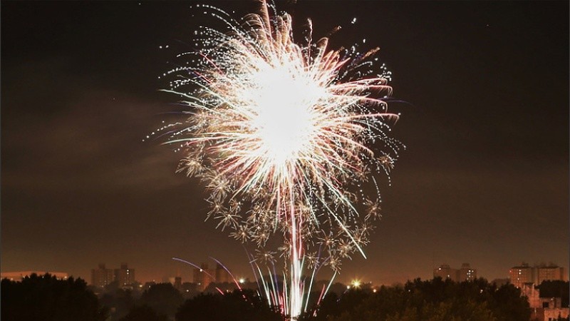 Los fuegos artificiales se observaron en el centro de la ciudad de Rosario. 