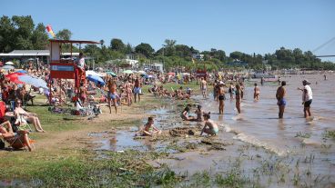 Los guardavidas advirtieron también que esta temporada se sumaron muchos principiantes al río.