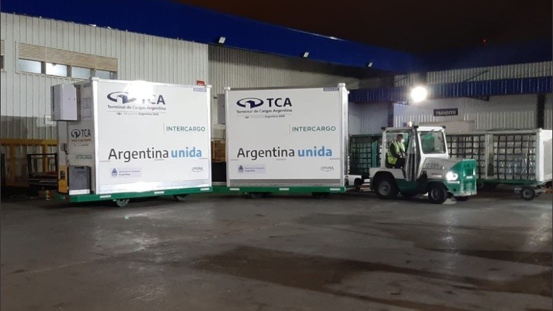 Las dosis de la vacuna india que llegaron a Argentina esta madrugada. 