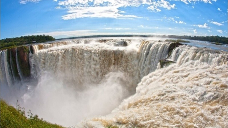 Las Cataratas están compuestas por 275 saltos de agua, con la Garganta del Diablo como su obra cumbre. 