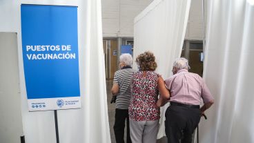 La vacunación de adultos mayores en el distrito Noroeste este miércoles.