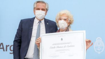 El presidente Alberto Fernández durante la entrega de los premios Juana Azurduy a Madres y Abuelas de Plaza de Mayo.