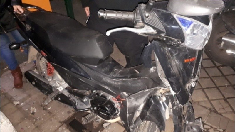 La Honda Wave que robó el delincuente después de matar al joven motociclista.