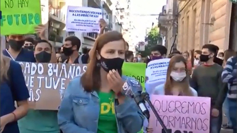 “Queremos formarnos hoy para cuidarlos mañana”, se leían en los carteles.