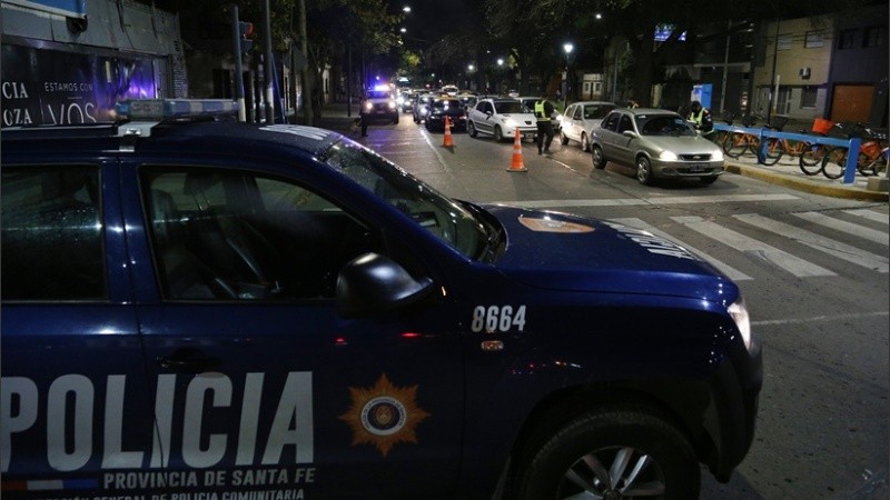 La policía en un control de zona sur.