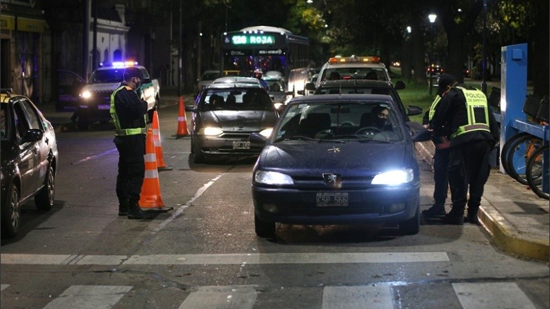 Policías, fuerzas federales y agentes municipales participan de los controles. 