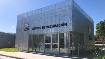 La ministra de Salud recibió la vacuna en el Centro de Vacunación del Hospital Garrahan.