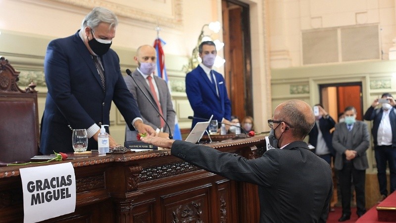 Pablo Farías le tomó juramento al diputado Nicolás Aimar como nuevo integrante del cuerpo. 