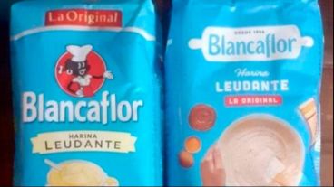 El tradicional envase y el actual de harina Blancaflor.