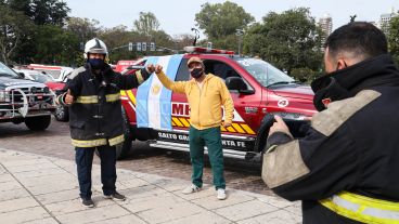 El particular reclamo de los bomberos en el Monumento este viernes