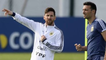 Lionel Scaloni dio la lista de 28 jugadores albicelestes para viajar a Brasil.