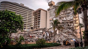 El edificio se derrumbó y hay 156 desaparecidos.