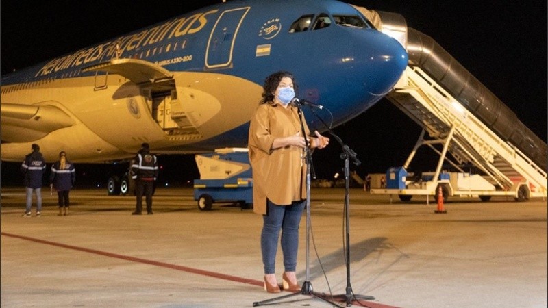 Vizzotti durante la recepción en Ezeiza.