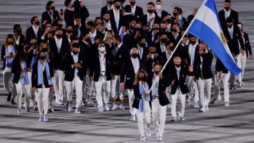 Carranza llevó la bandera argentina y se emocionó al recordar a Braian Toledo.