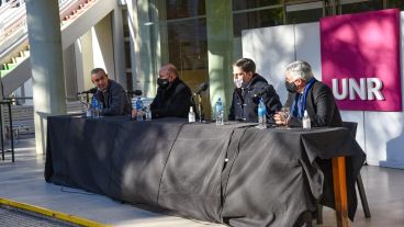 El gobernador, el intendente y el rector participaron del acto junto al ministro nacional.