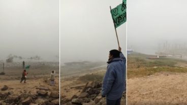 Kayakistas tapados de niebla debieron retrasar la salida al río.